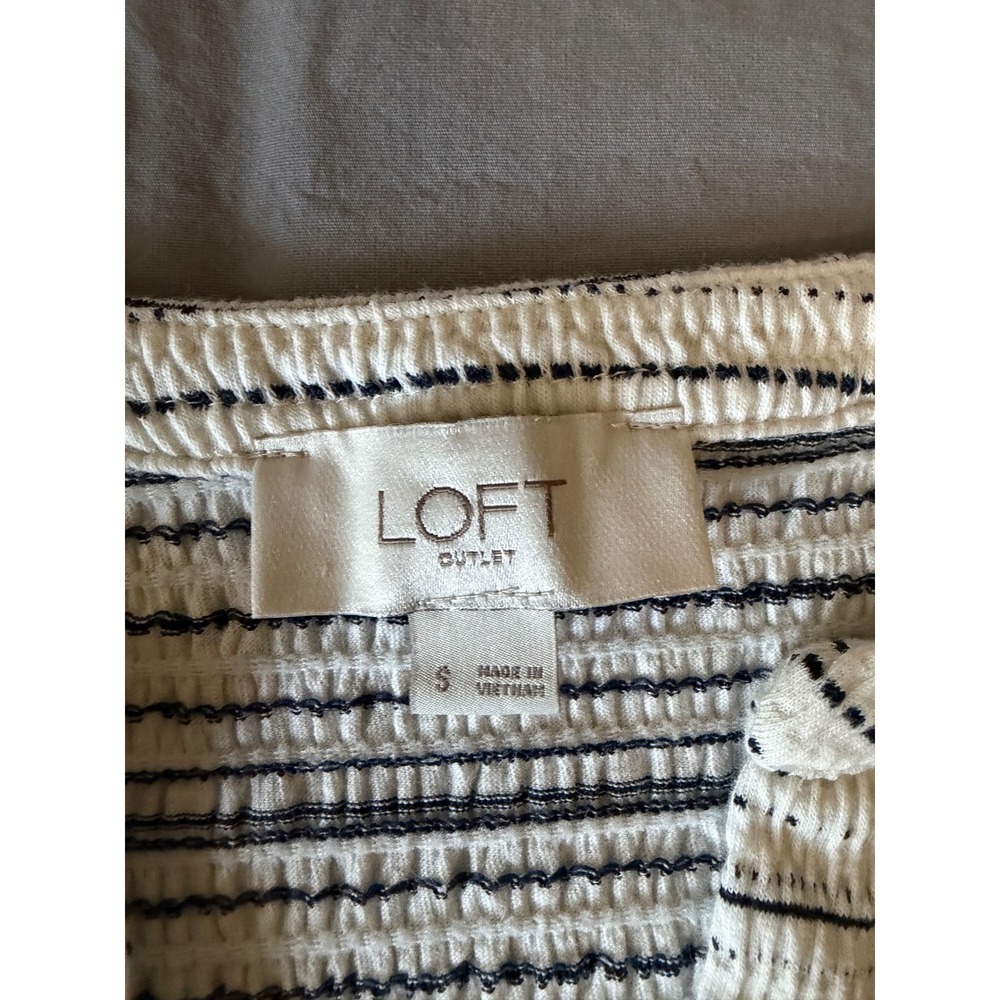 Loft Outlet‎ Womens Smocked Striped Puff Sleeve Blouse Navy White Size S Small - Picture 4 of 7